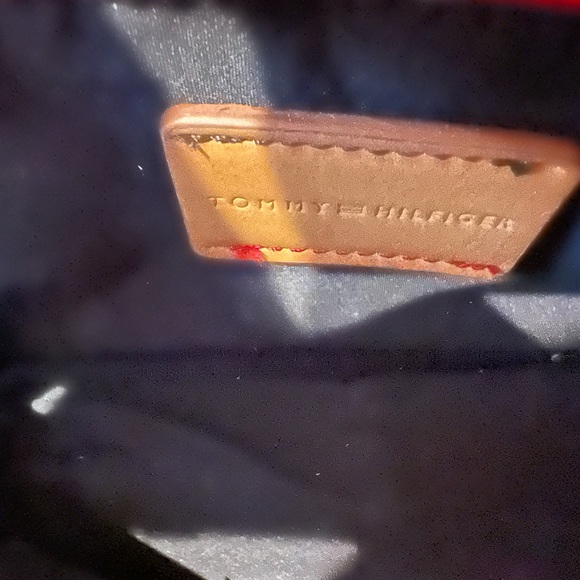 Tommy HILFIGER crossbody/belt bag EUC - Picture 10 of 14